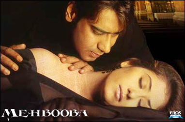 Baithkar Mehbooba ki baaho me