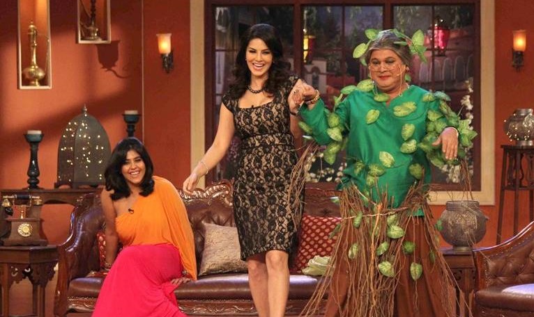 sunny-leone-in-comedy-nights-dadi